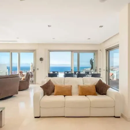 Readhostprofile&scan! Luxury 4-bedroom With Pool Apartment