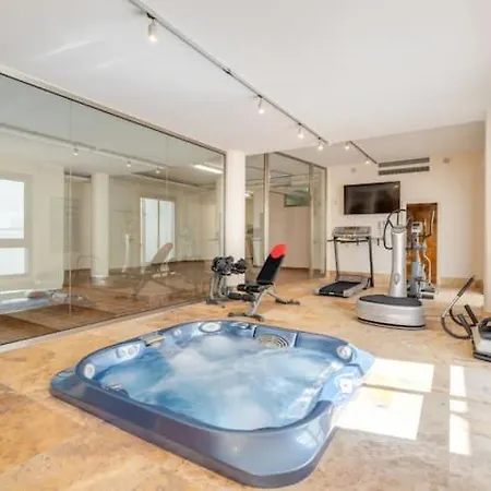 Readhostprofile&scan! Luxury 4-bedroom With Pool Apartment